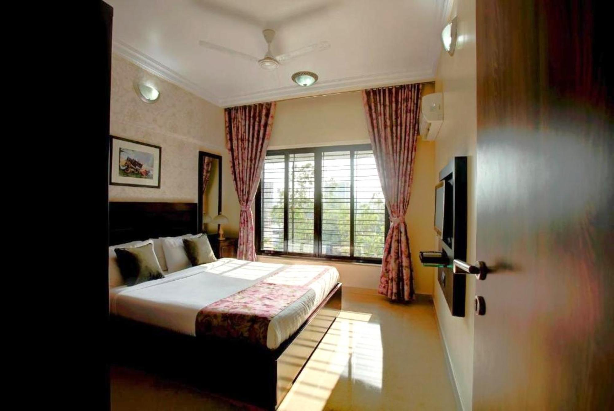Lalco Residency Hotel Мумбай Стая снимка