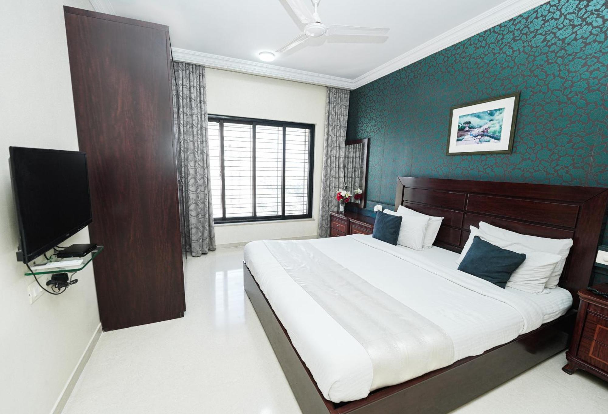 Lalco Residency Hotel Мумбай Екстериор снимка