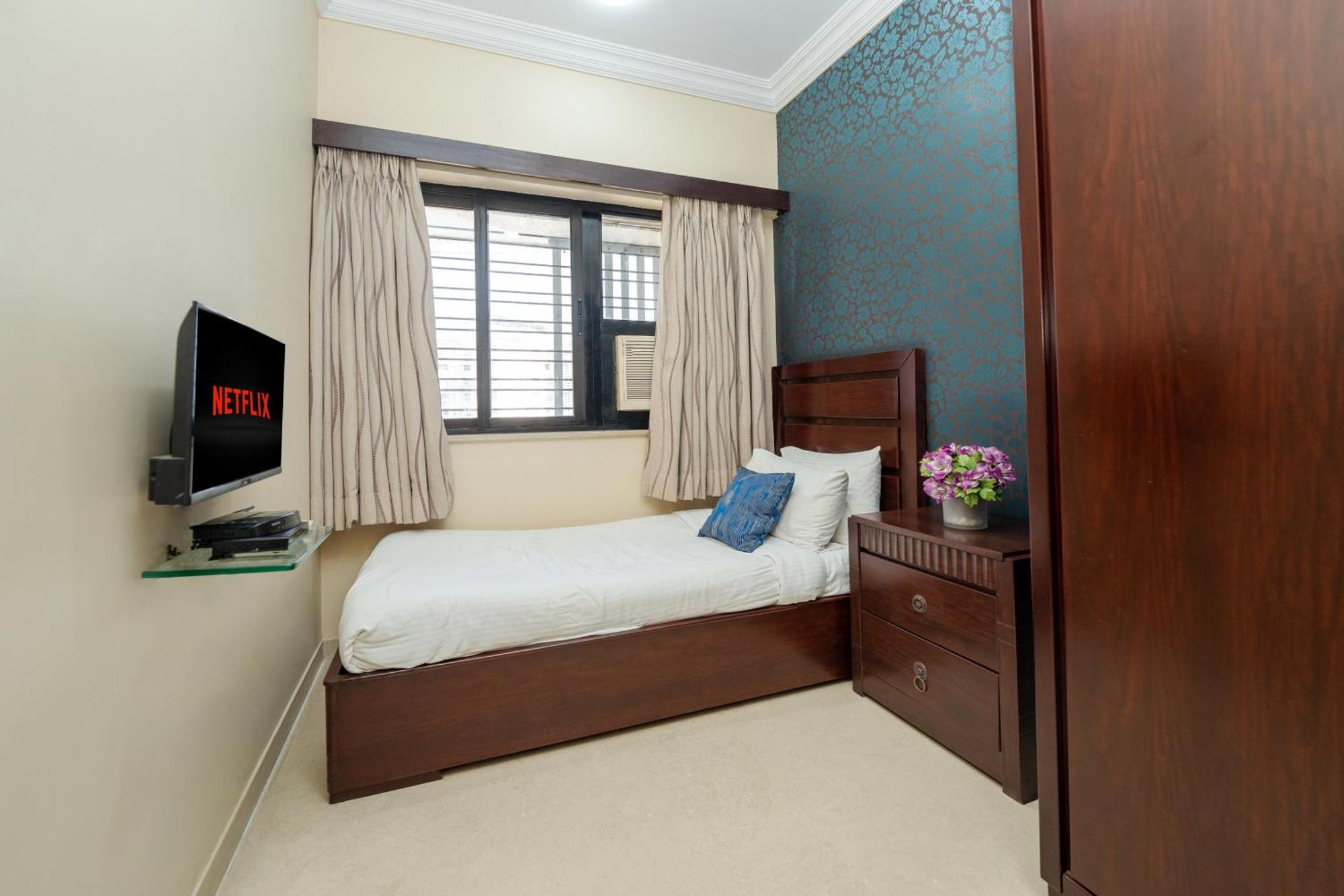 Lalco Residency Hotel Мумбай Екстериор снимка