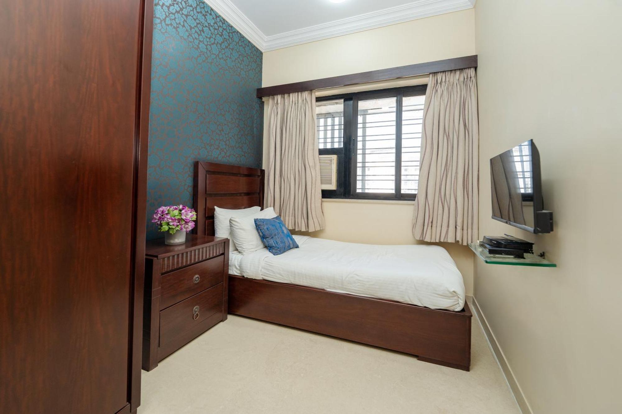 Lalco Residency Hotel Мумбай Екстериор снимка