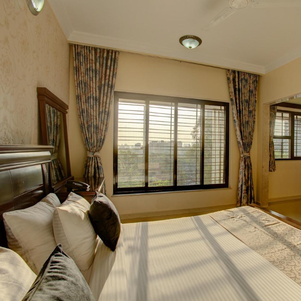 Lalco Residency Hotel Мумбай Екстериор снимка