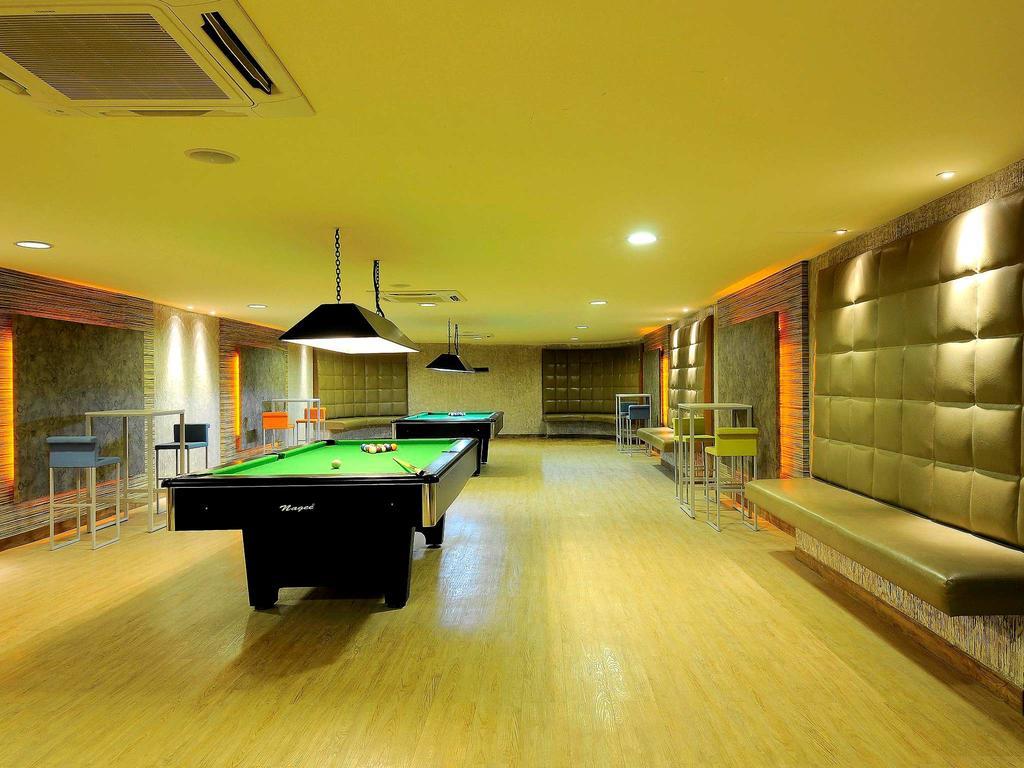 Lalco Residency Hotel Мумбай Екстериор снимка