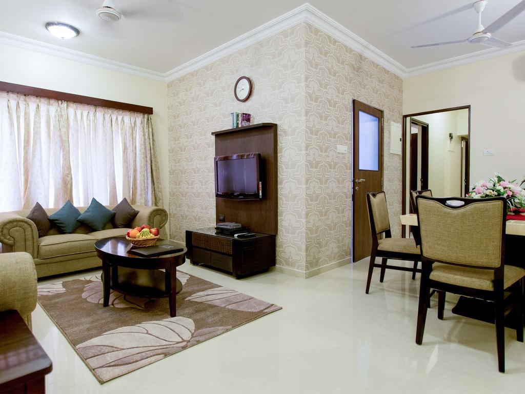 Lalco Residency Hotel Мумбай Екстериор снимка