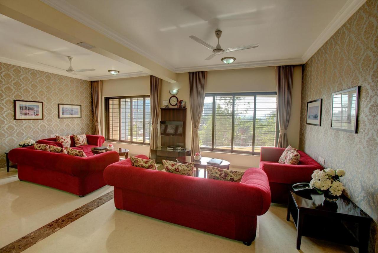 Lalco Residency Hotel Мумбай Екстериор снимка