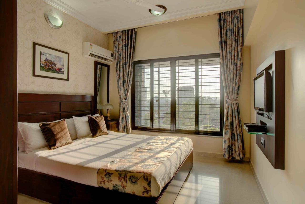 Lalco Residency Hotel Мумбай Екстериор снимка